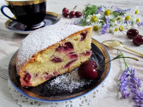 Рулет с черешней (сдобный, на дрожжах)