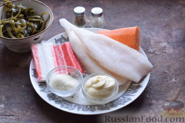 Кальмары, фаршированные крабовыми палочками и морской капустой