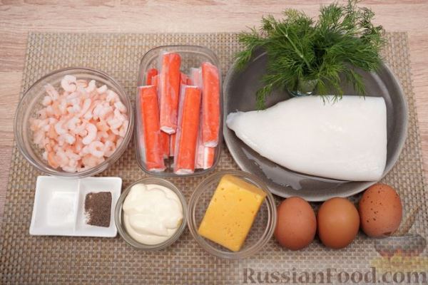 Салат с крабовыми палочками, морепродуктами и сыром