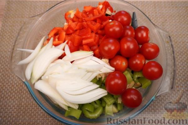 Чечевица с овощами, запеченная в пергаменте