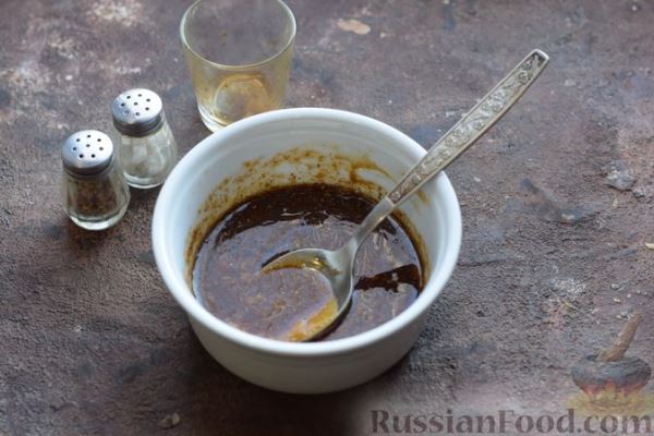 Мясной рулет с беконом, помидорами и сыром (в духовке)