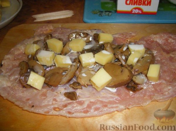 Куриные рулетики по-французски с грибами и сыром