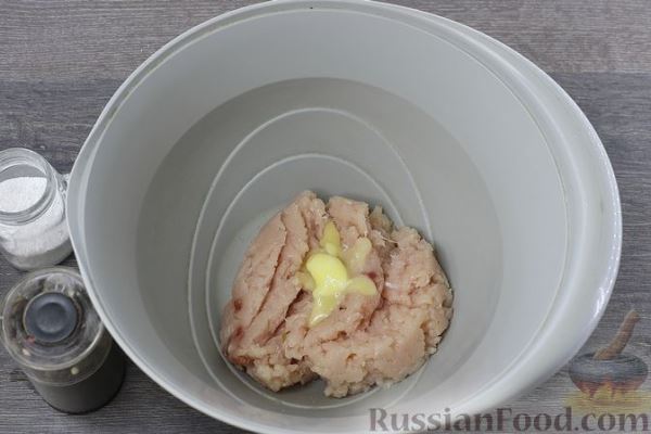 Куриные котлеты с кабачком и капустой, на пару