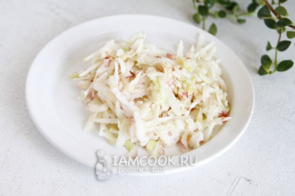 Детский салат из моркови и яблока